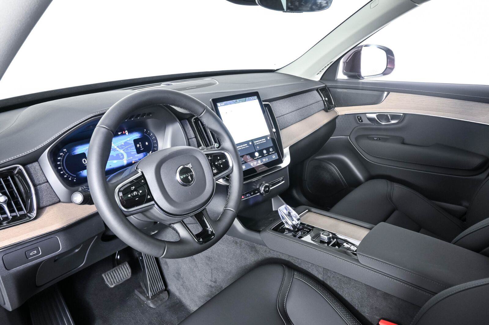 New 2026 Volvo XC90 B6 Plus w/ Protection Package Premier AWD/4WD image 4