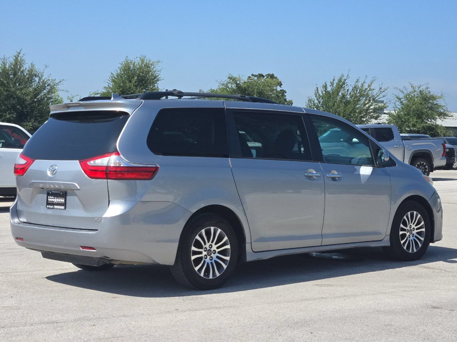 Used 2018 Toyota Sienna XLE FWD image 5