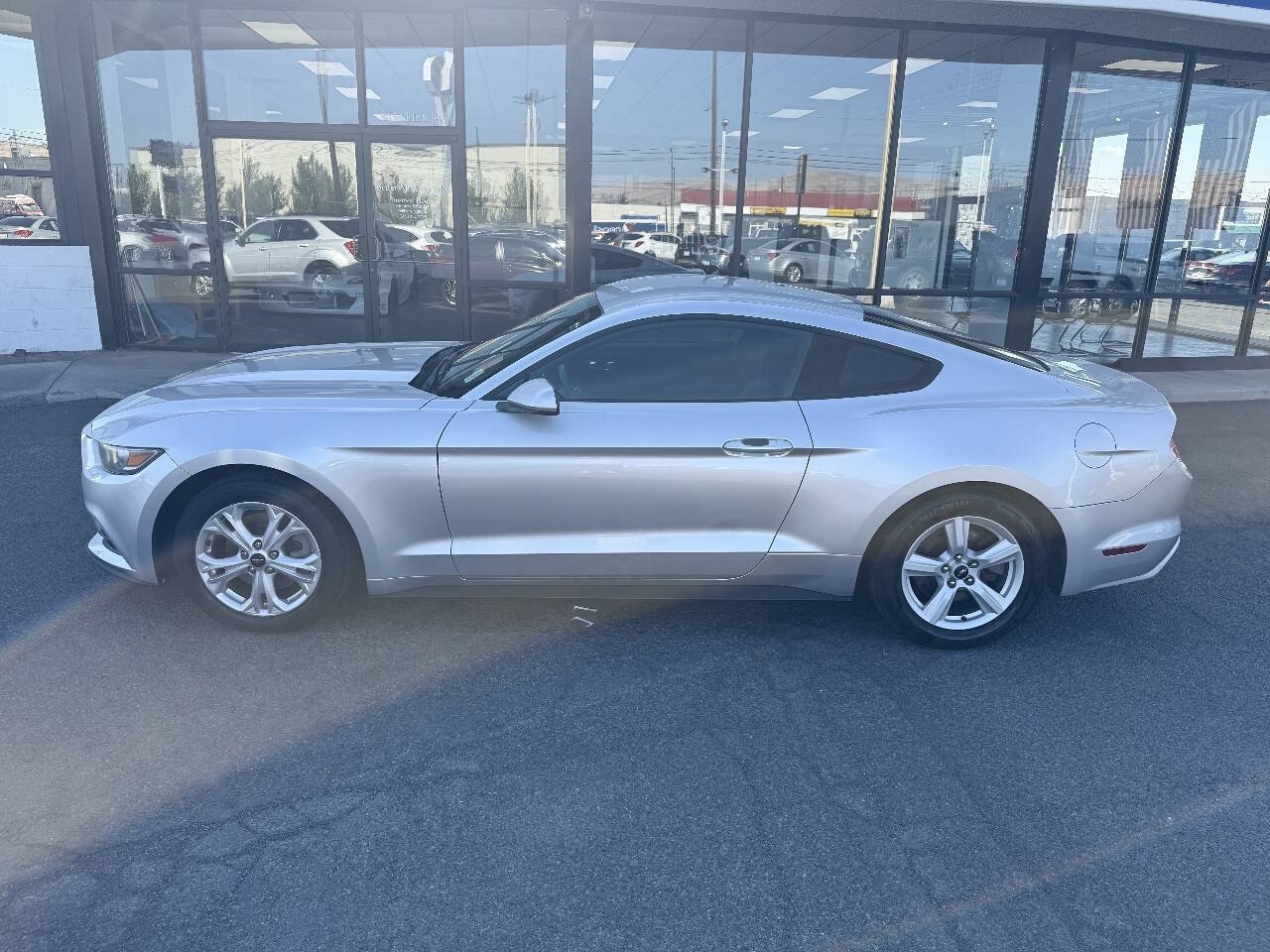 Used 2016 Ford Mustang Coupe RWD image 6