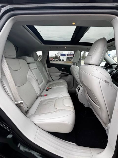 Used 2019 Jeep Cherokee Latitude Plus w/ Cold Weather Group image 15