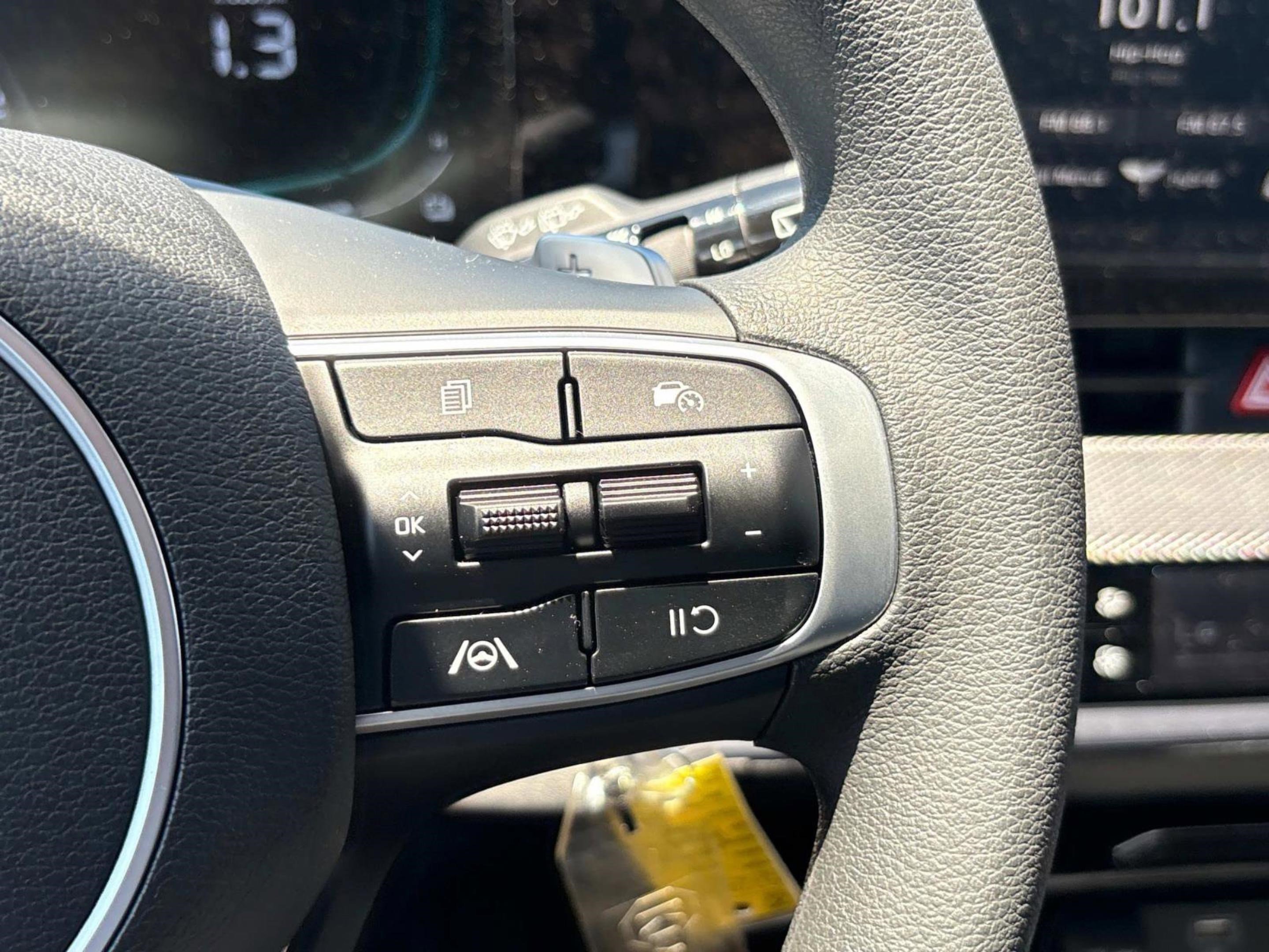 New 2025 Kia Sportage LX image 24