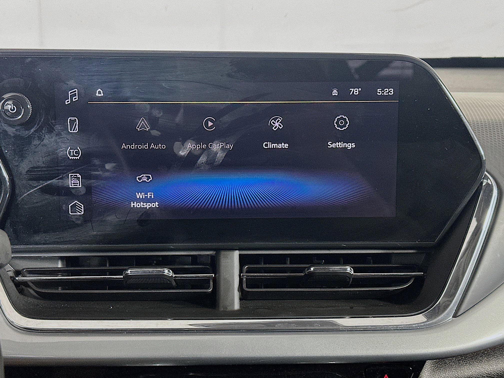 Used 2025 Chevrolet Trax LT w/ LT Convenience Package image 21