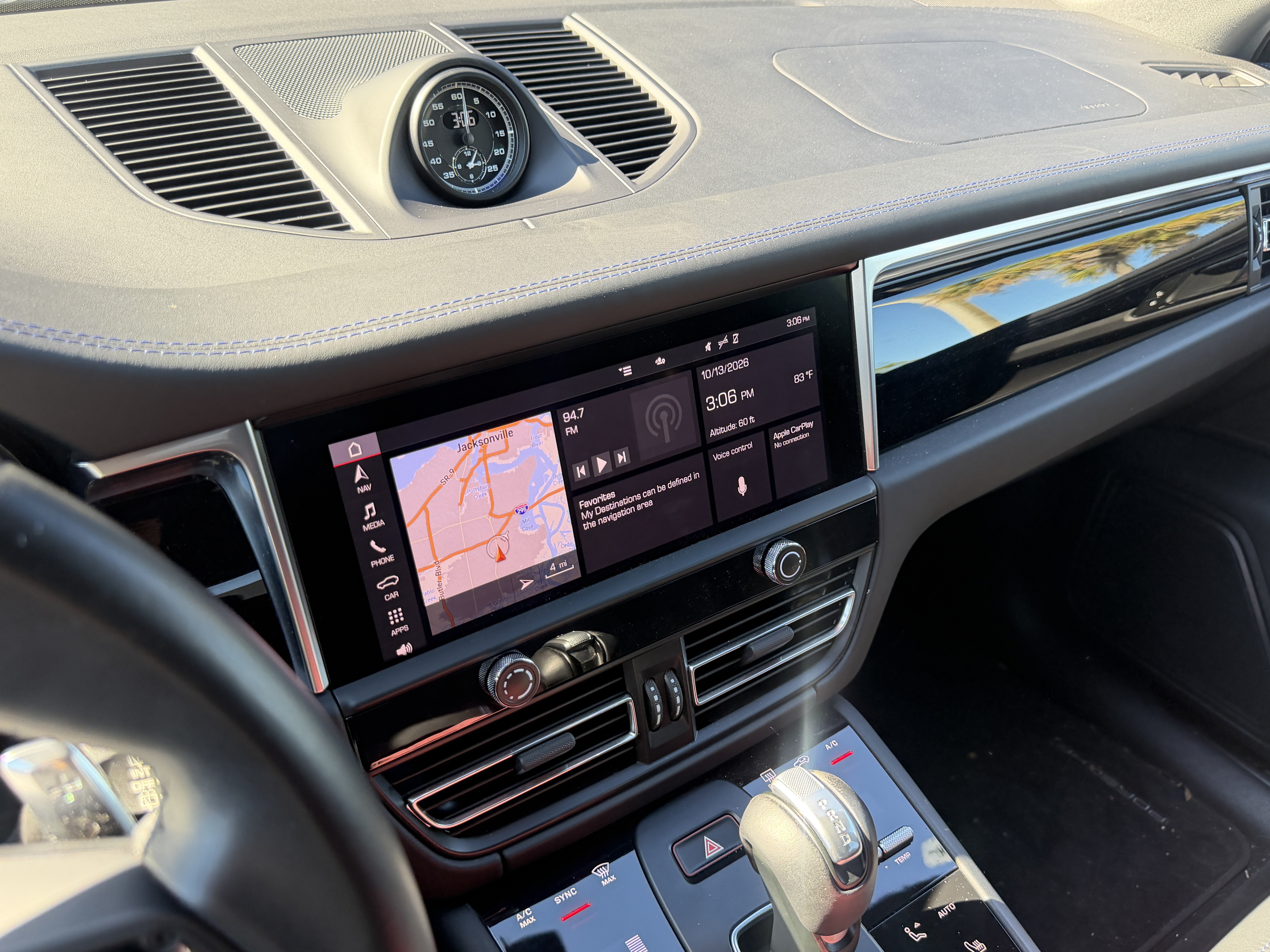 Used 2023 Porsche Macan Turbo AWD/4WD image 14