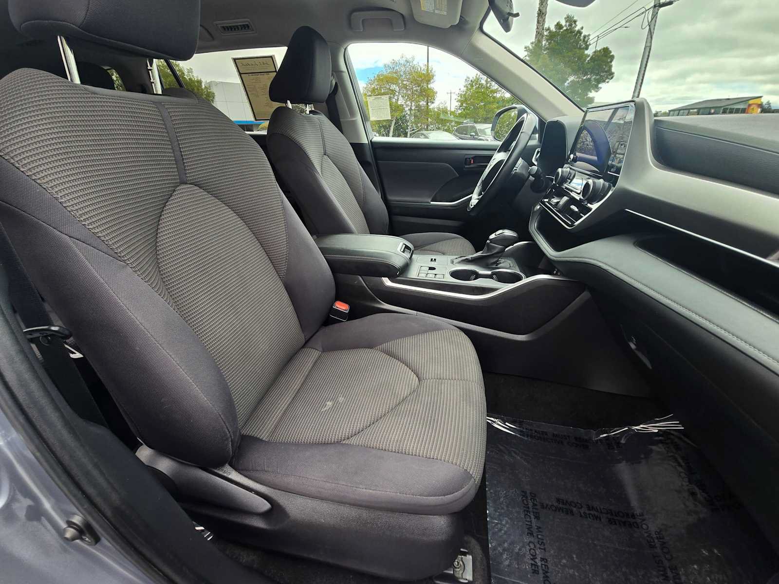 Used 2023 Toyota Highlander LE FWD image 10