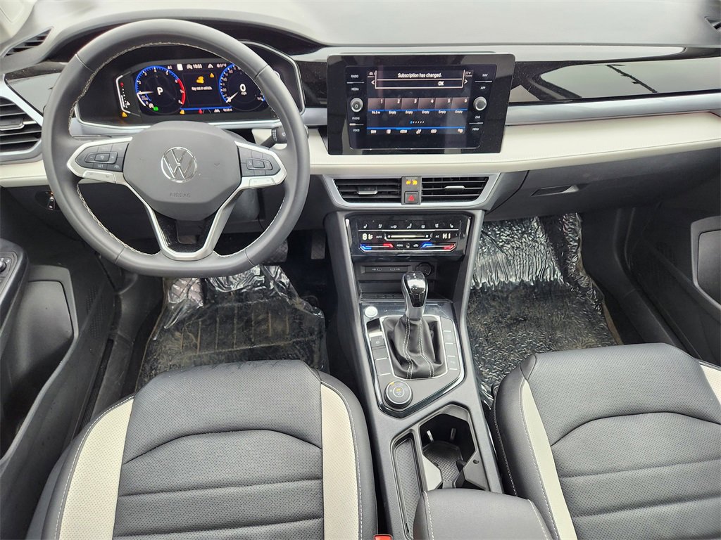 Used 2025 Volkswagen Taos SEL image 2