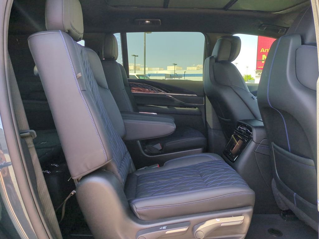 Certified 2025 Cadillac Escalade IQ Luxury 1 AWD/4WD image 34