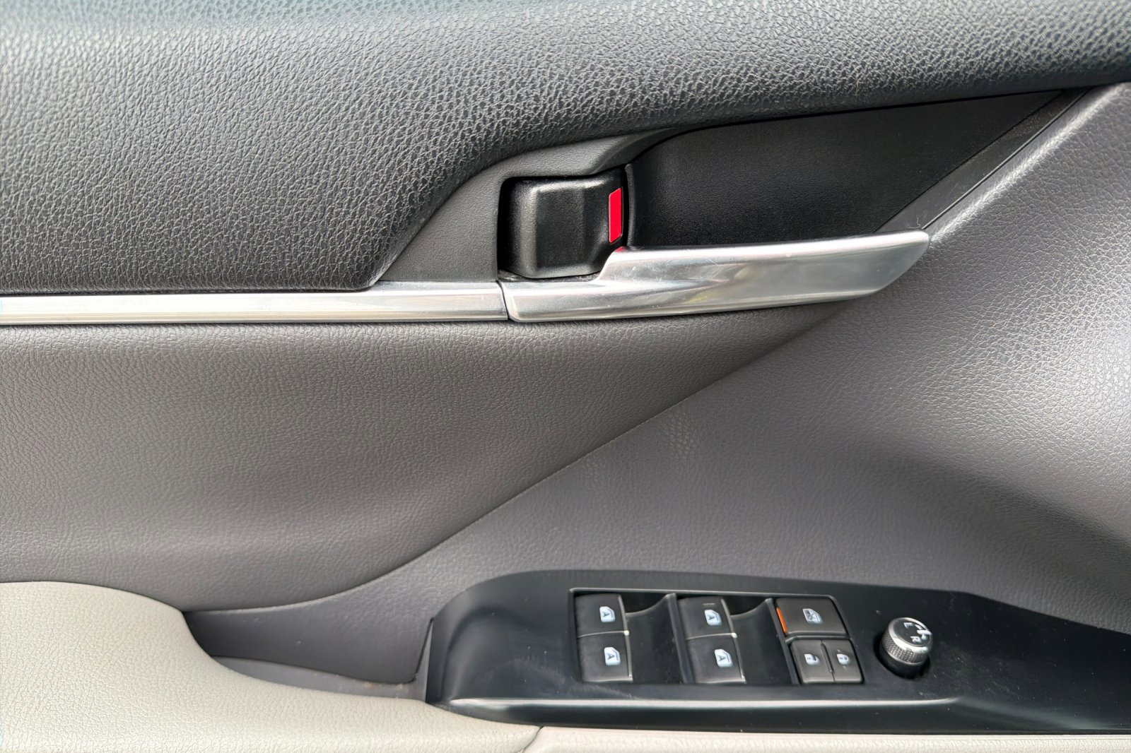 Used 2020 Toyota Camry XLE w/ Driver Assist Package image 11