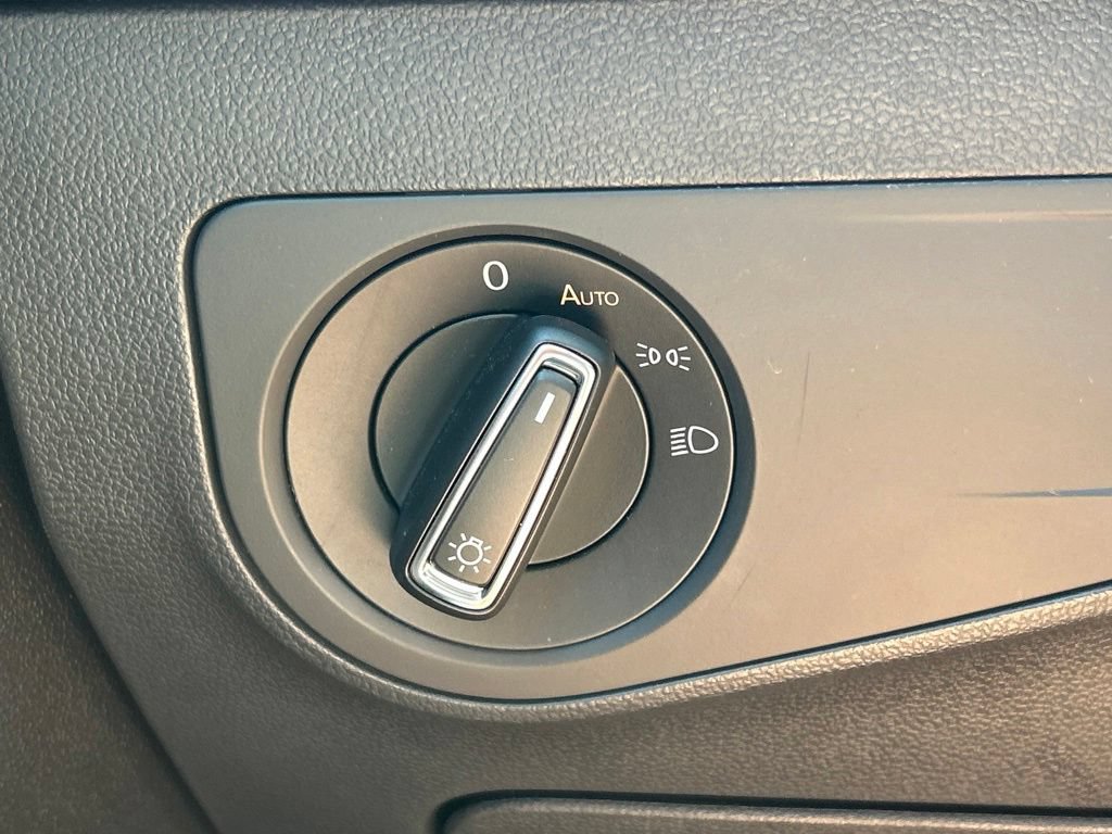 Certified 2023 Volkswagen Tiguan SE FWD image 30