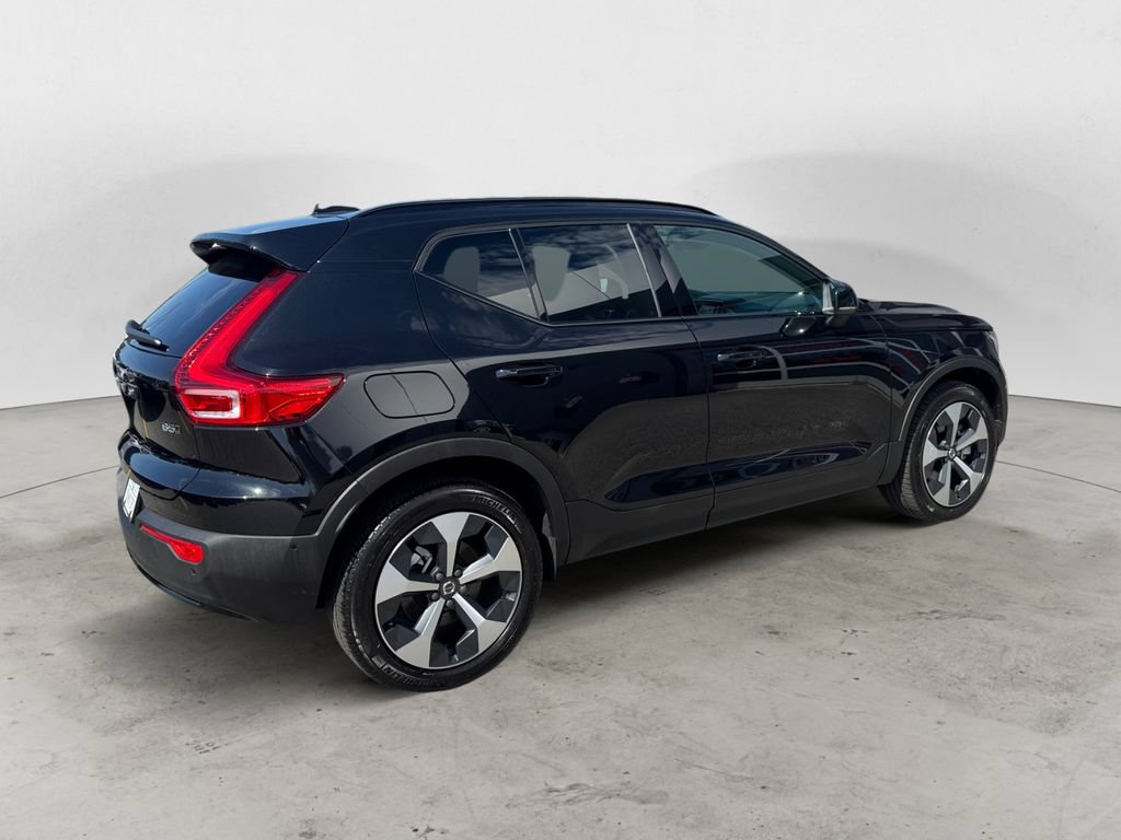 Used 2026 Volvo XC40 B5 Plus AWD/4WD image 7