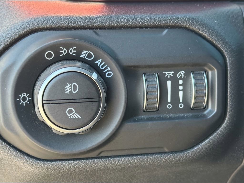 Used 2020 Jeep Gladiator Rubicon AWD/4WD image 34