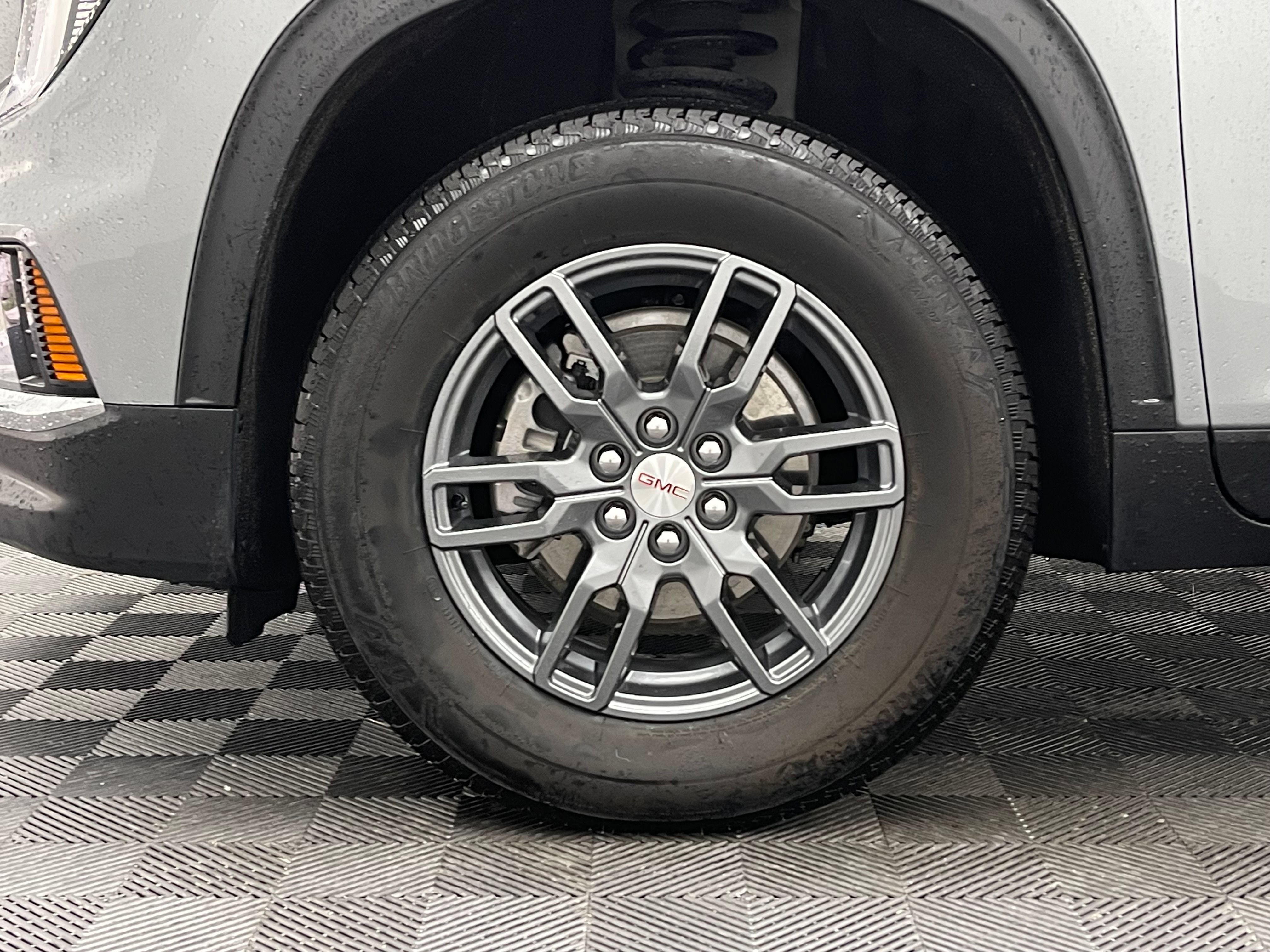 Used 2025 GMC Acadia Elevation FWD image 14