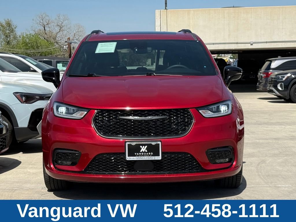 Used 2025 Chrysler Pacifica Limited FWD image 5