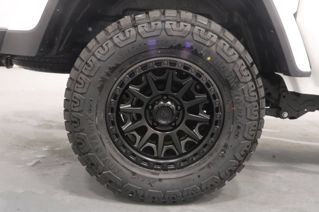New 2025 Jeep Gladiator Sport AWD/4WD image 13