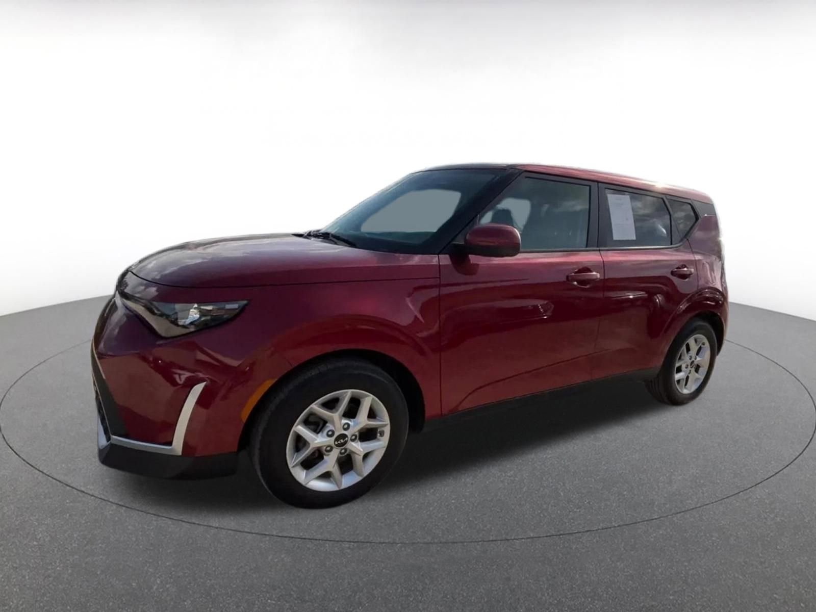 Used 2025 Kia Soul LX w/ LX Technology Package FWD image 8