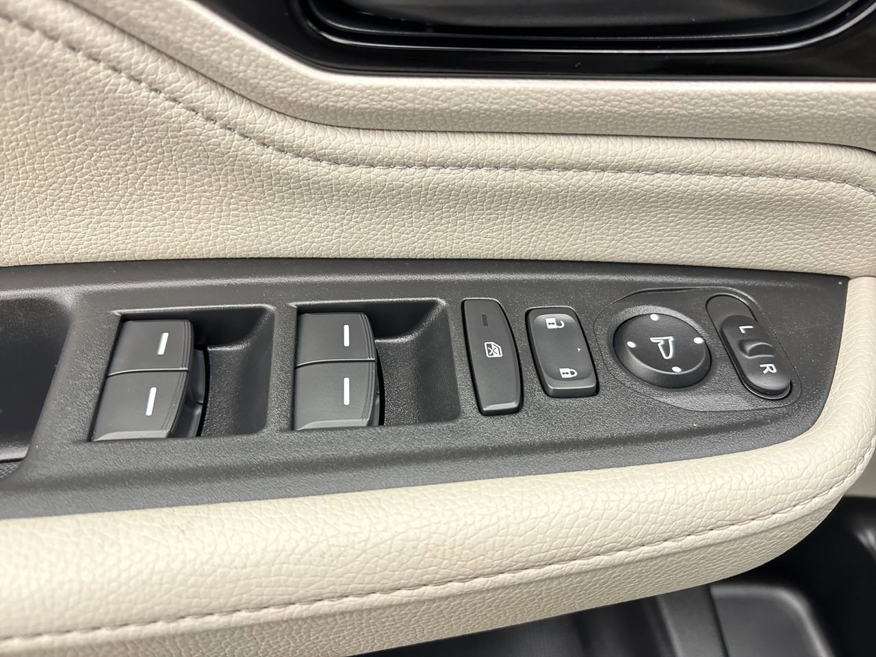 Used 2025 Honda Odyssey Touring image 14