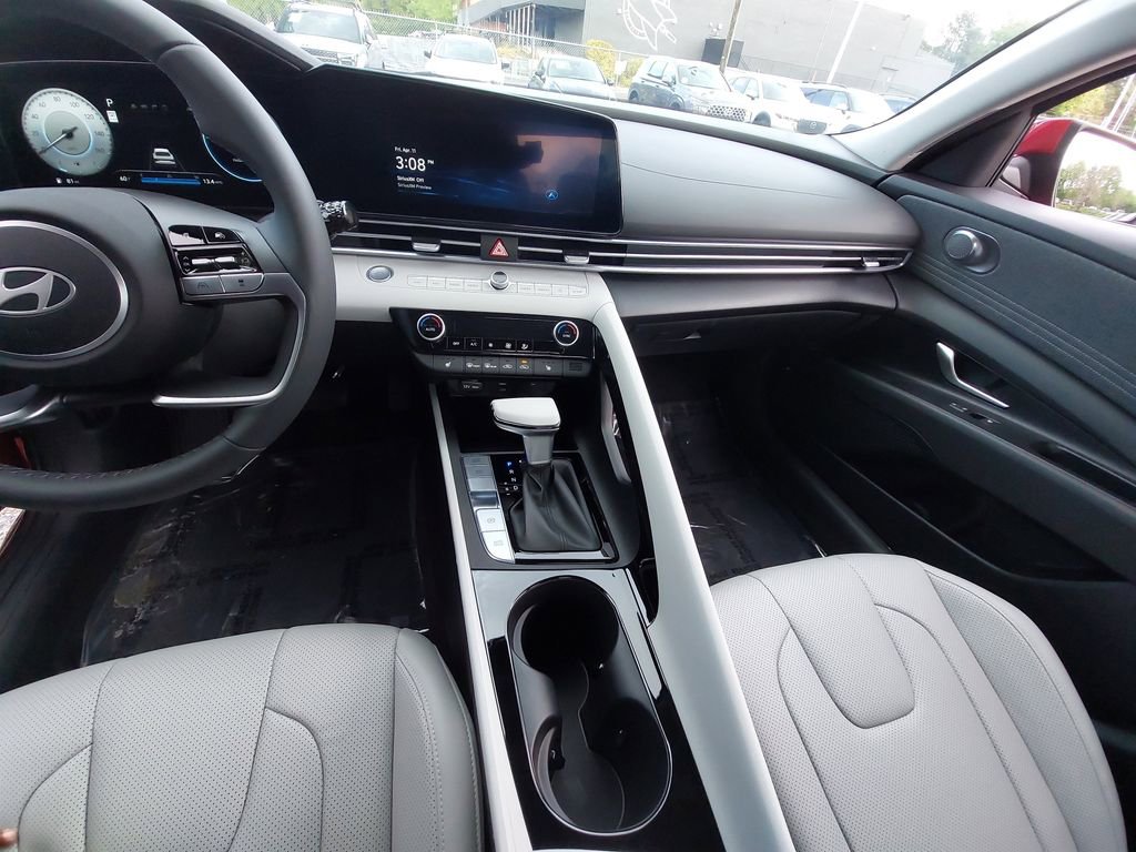 Certified 2025 Hyundai Elantra Limited FWD image 20