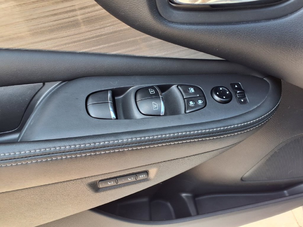 Used 2015 Nissan Murano SL w/ SL Technology Package FWD image 23