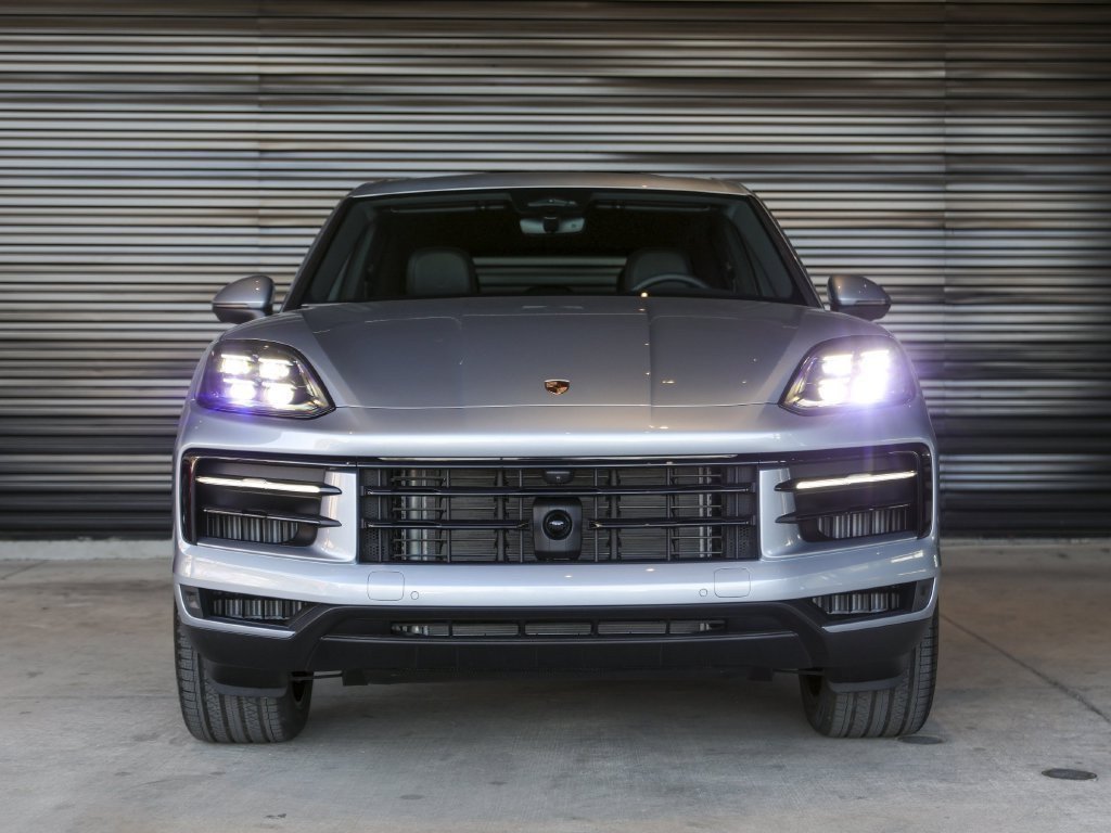 Certified 2026 Porsche Cayenne AWD/4WD image 10