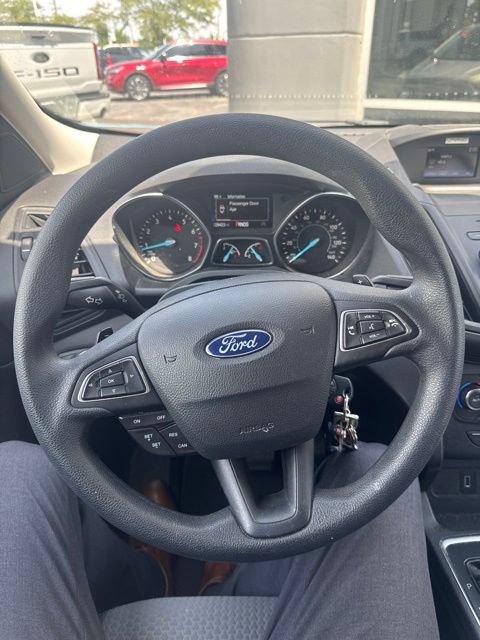 Used 2017 Ford Escape SE FWD image 4