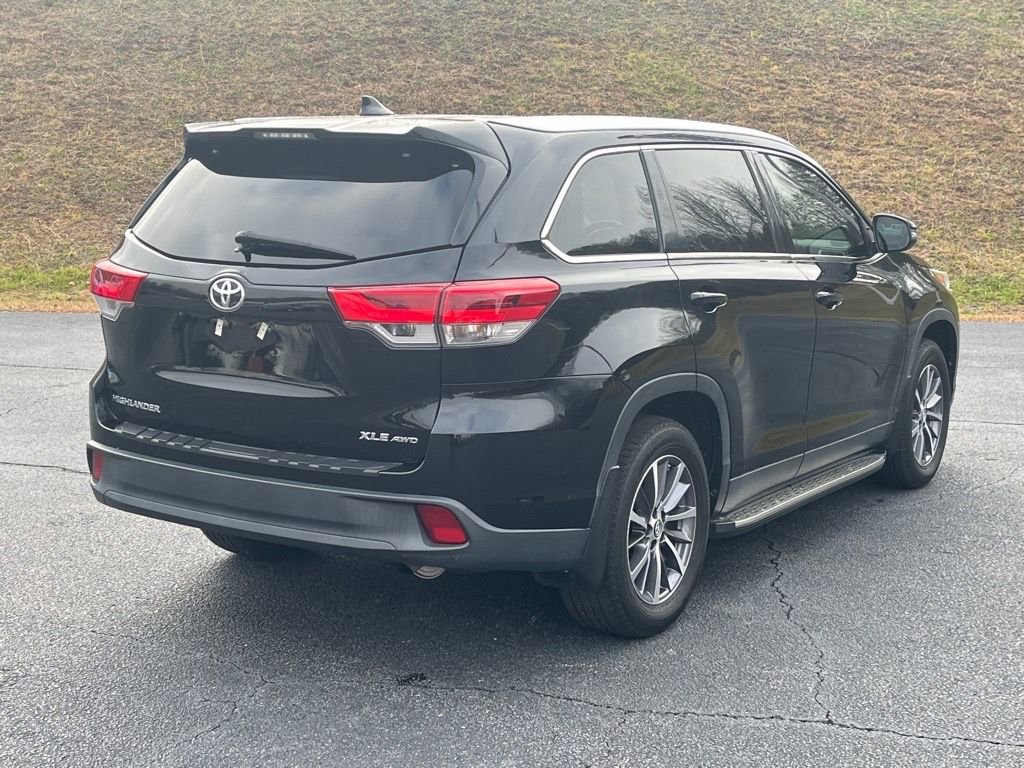 Used 2019 Toyota Highlander AWD V6 image 4