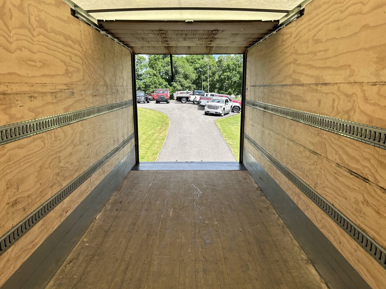 Used 2023 Ford F650 2WD Regular Cab Super Duty image 17
