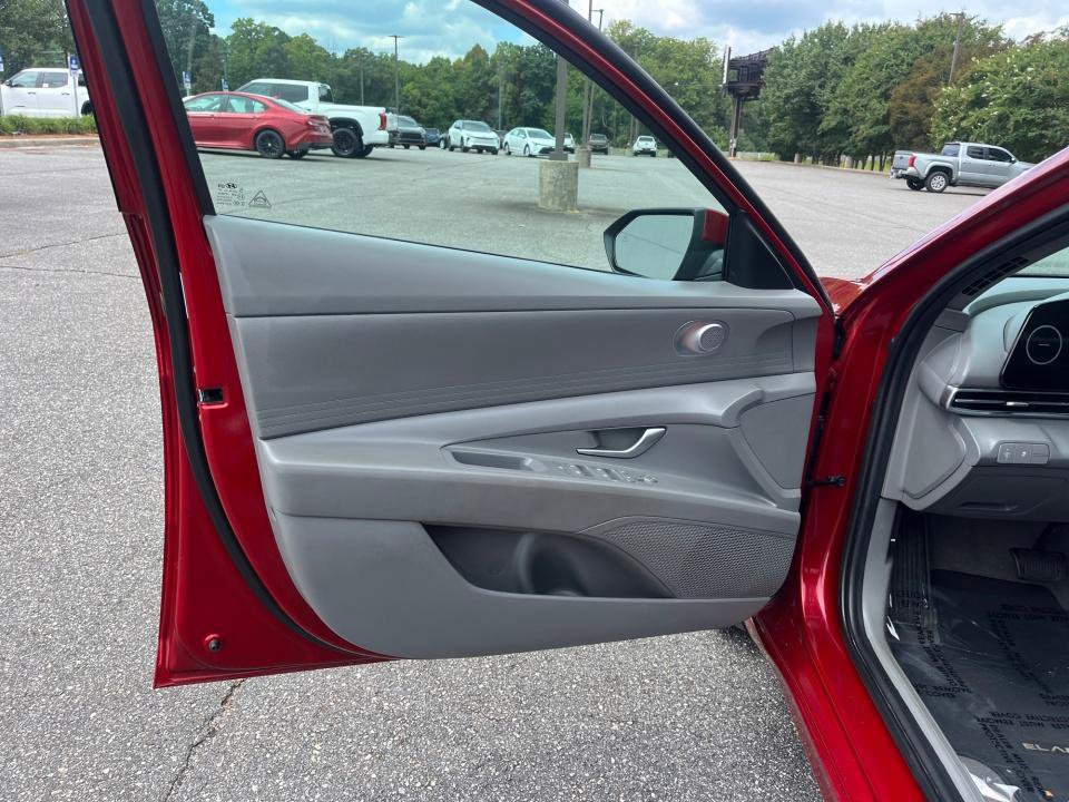 Used 2024 Hyundai Elantra SEL FWD image 33