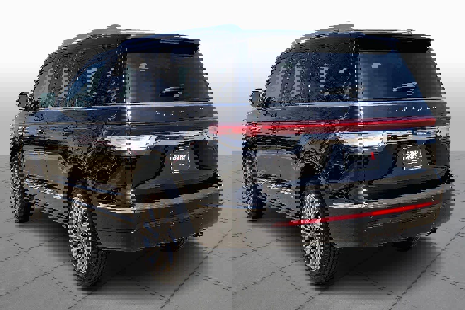 Used 2024 Lincoln Navigator Reserve image 24