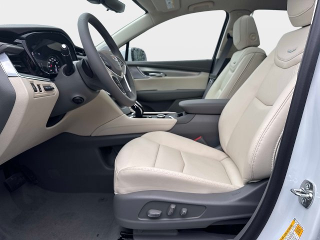 New 2026 Cadillac XT5 Premium Luxury w/ Driver Assist Package AWD/4WD image 17