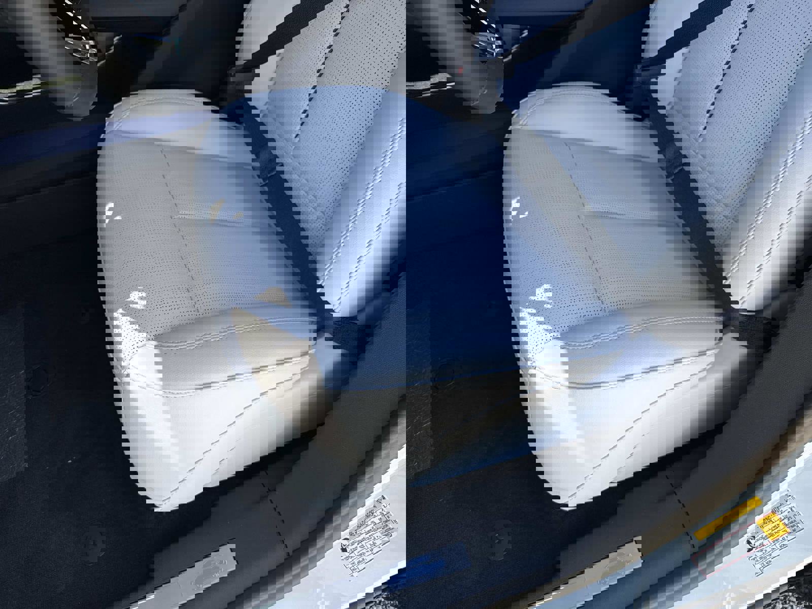 New 2026 Cadillac Lyriq Luxury w/ LPO, Floor Liner Package image 19