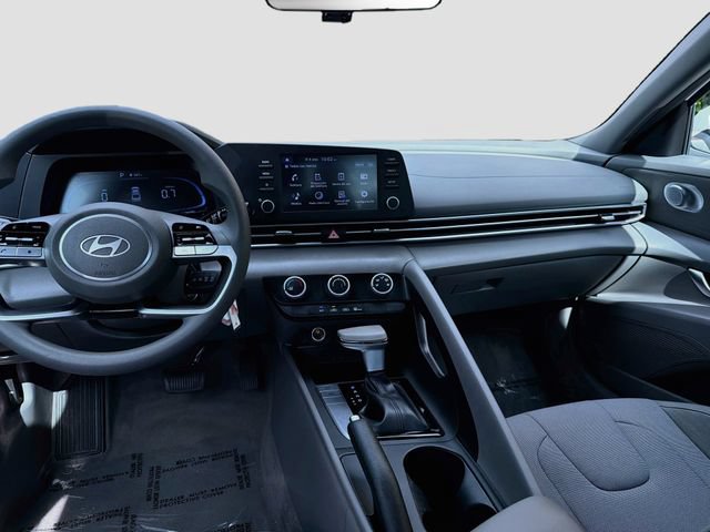 Certified 2025 Hyundai Elantra SE FWD image 22