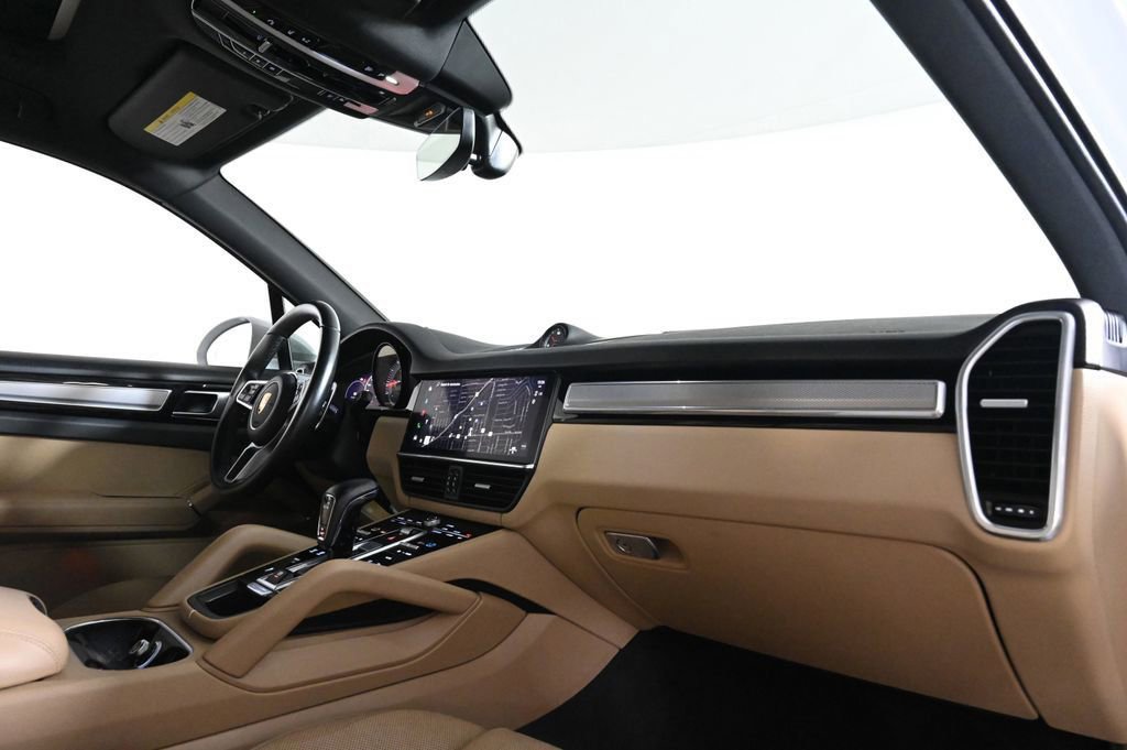 Certified 2023 Porsche Cayenne Platinum Edition AWD/4WD image 17