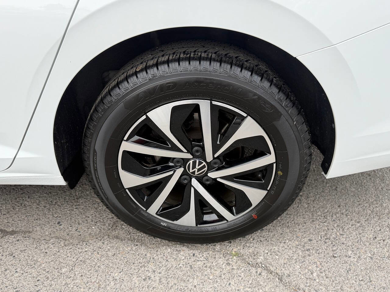 Used 2023 Volkswagen Jetta S image 23