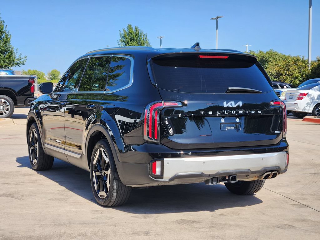 Certified 2024 Kia Telluride EX w/ EX Captain's Chair Package AWD/4WD image 3