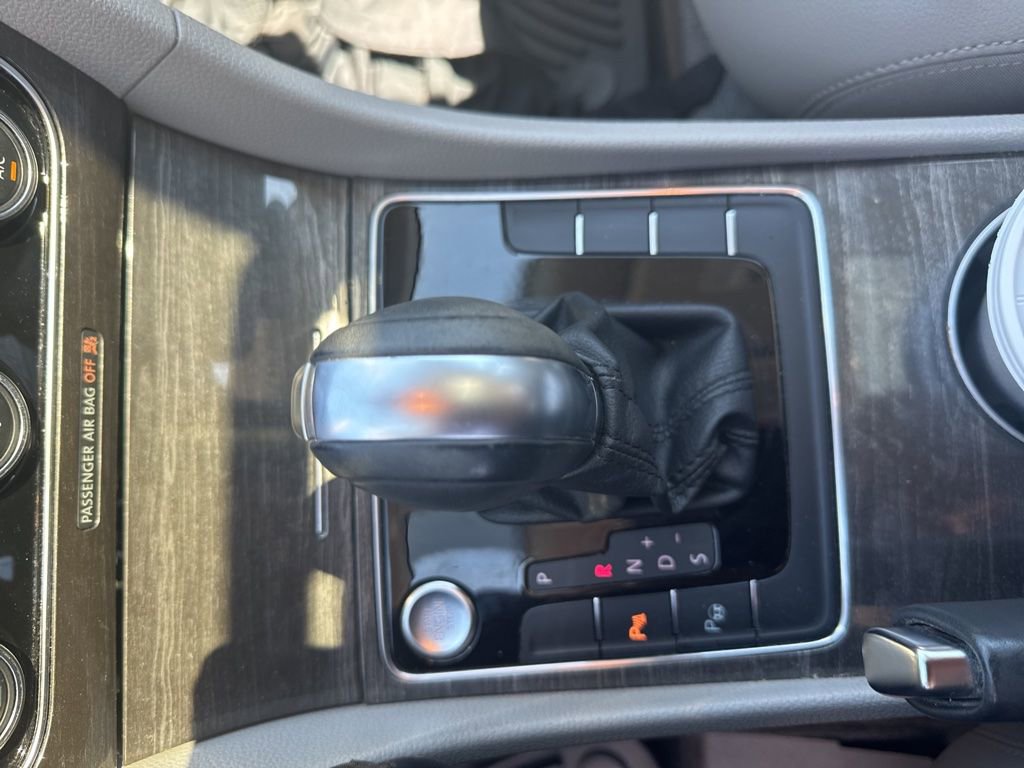 Used 2017 Volkswagen Passat 1.8T SEL Premium image 14