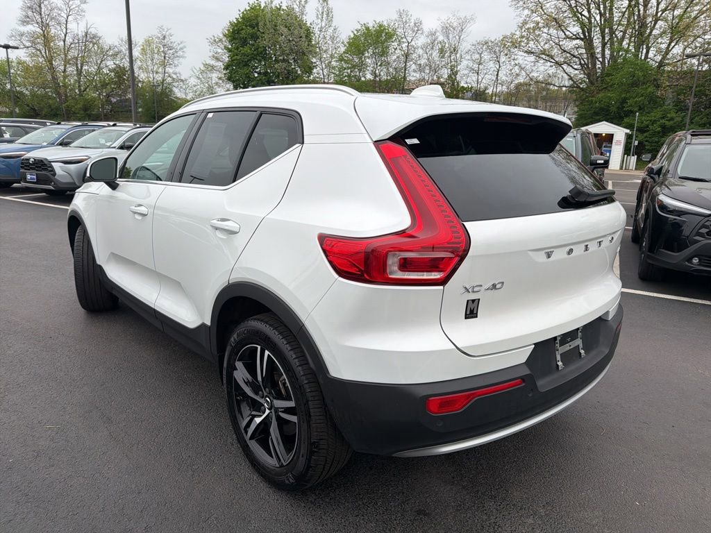 Used 2023 Volvo XC40 B5 Plus AWD/4WD image 7