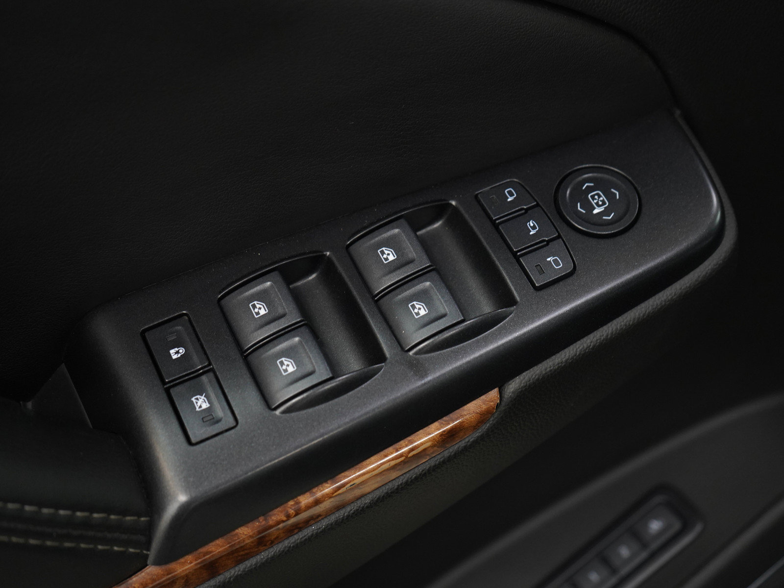 Used 2018 Chevrolet Suburban Premier AWD/4WD image 21