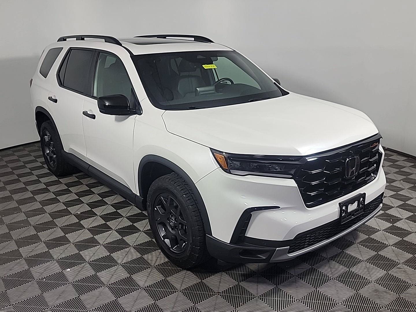 Certified 2025 Honda Pilot TrailSport image 2