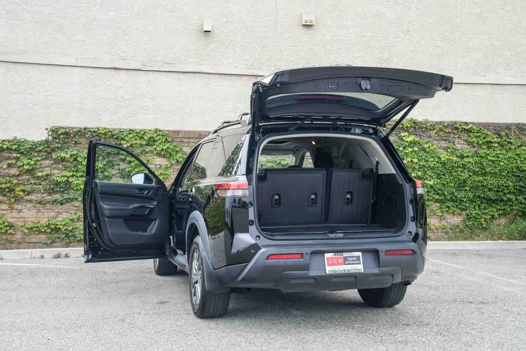 Used 2024 Nissan Pathfinder SV w/ SV Premium Package FWD image 26