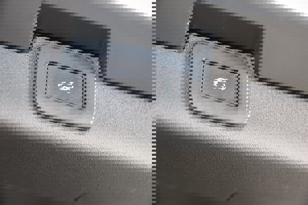 Used 2023 Land Rover Discovery Metropolitan Edition image 55