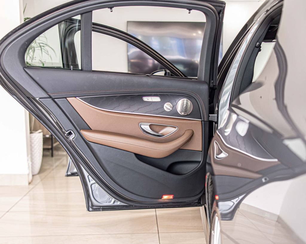 Used 2023 Mercedes-Benz E 450 4MATIC Sedan image 33