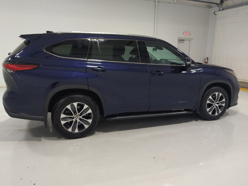 Used 2021 Toyota Highlander XLE AWD/4WD image 10