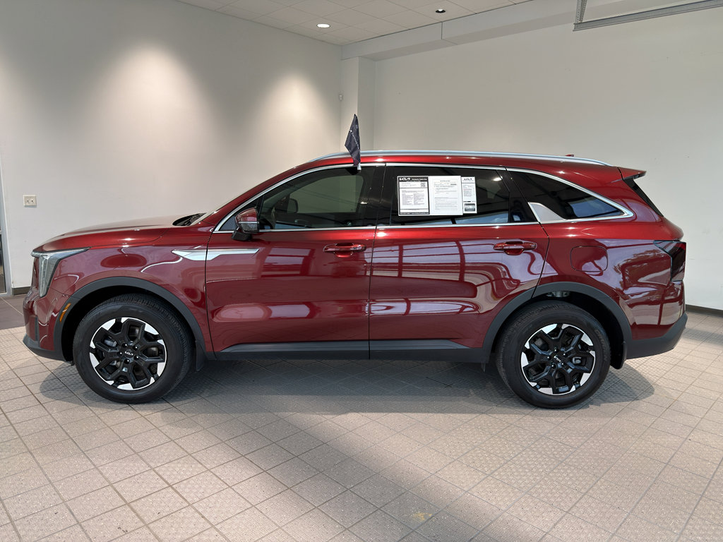 Certified 2025 Kia Sorento S AWD/4WD image 2