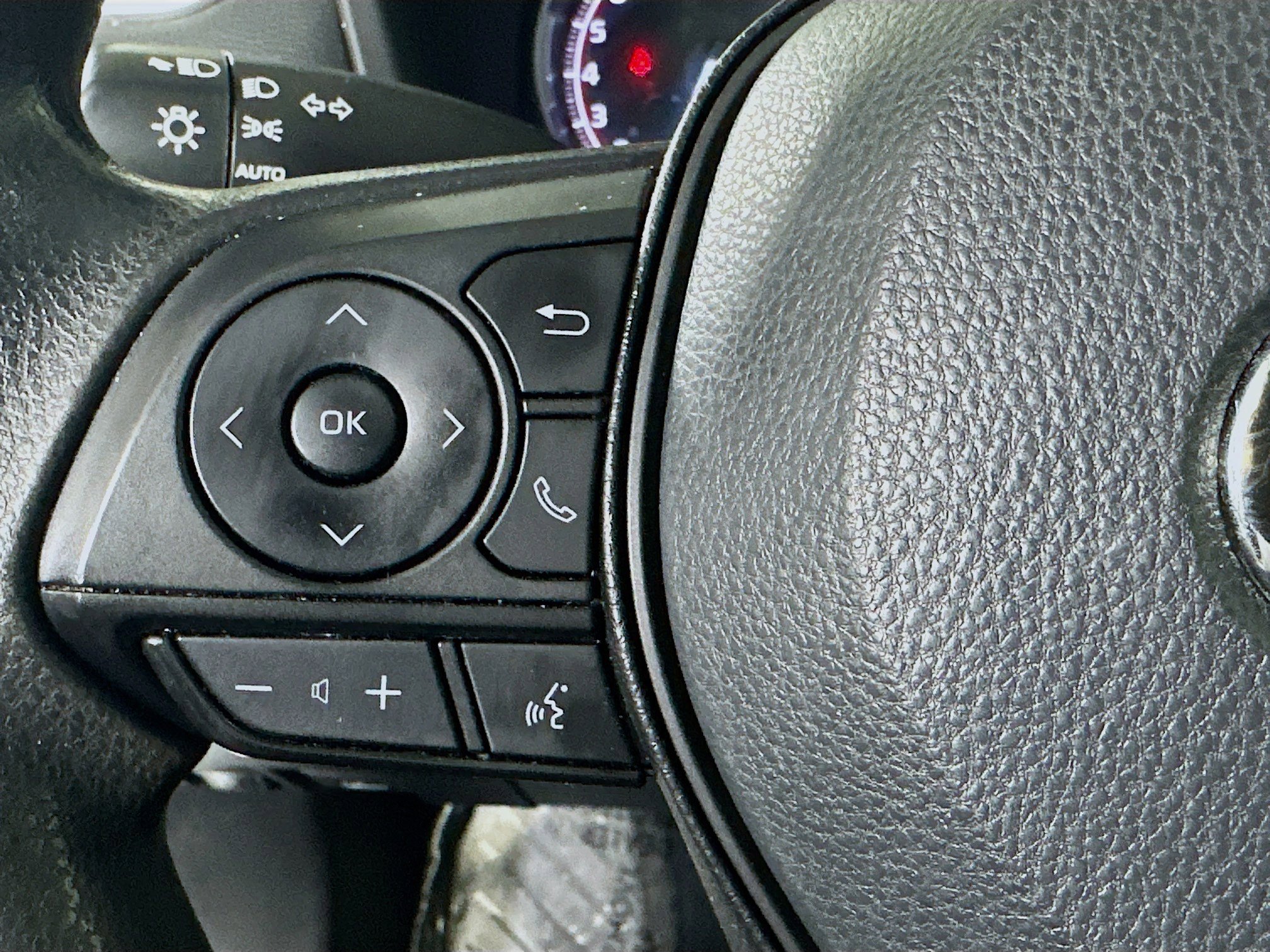 Used 2024 Toyota RAV4 XLE image 16