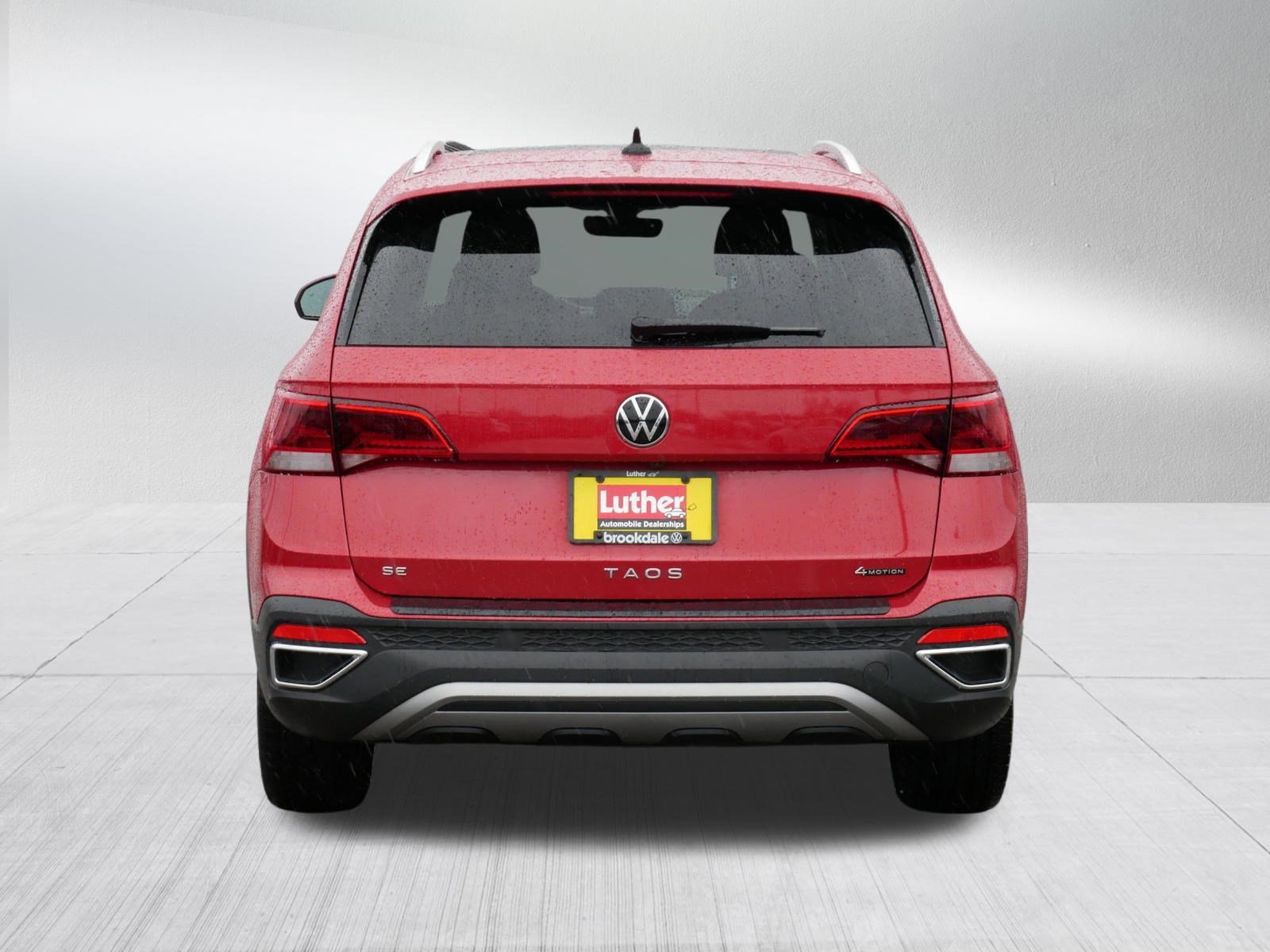 Used 2024 Volkswagen Taos SE w/ Panoramic Sunroof Package AWD/4WD image 6