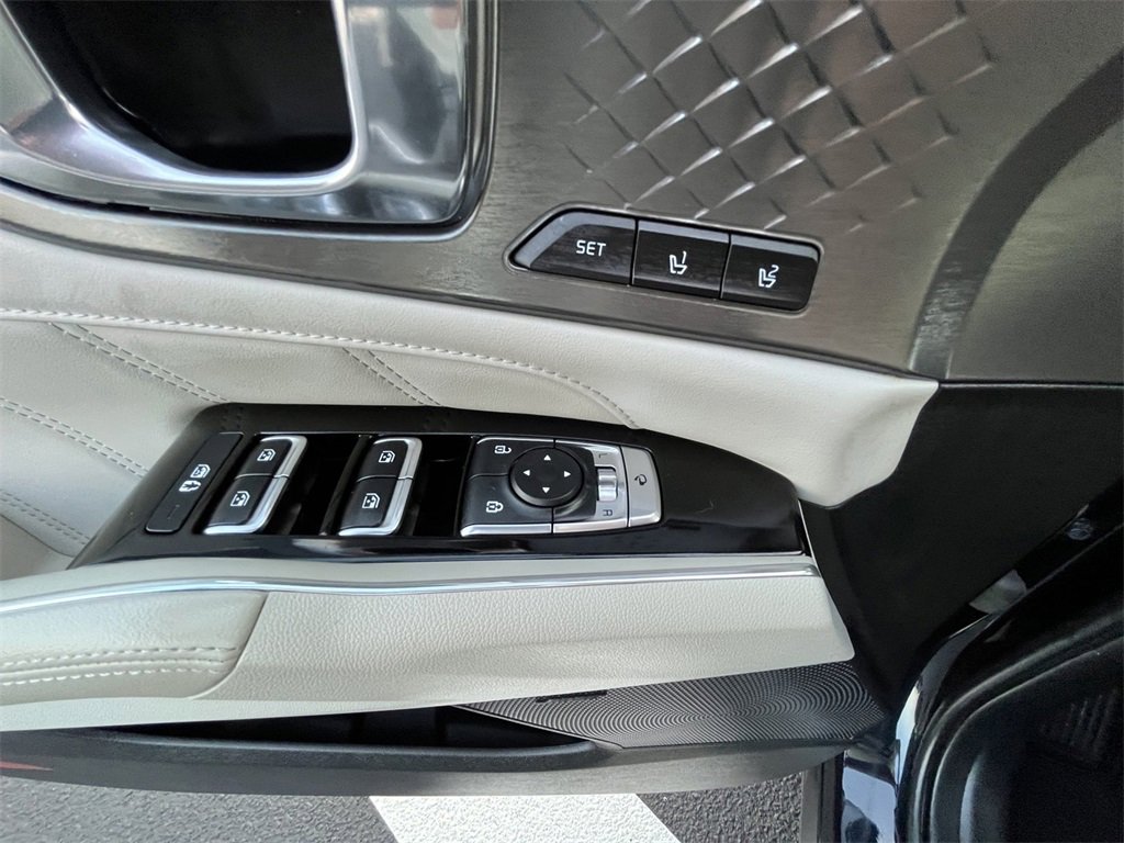 Used 2023 Kia Sorento SX Prestige image 18