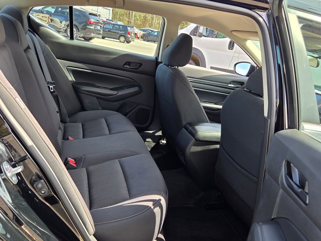 Used 2024 Nissan Altima 2.5 SV image 14