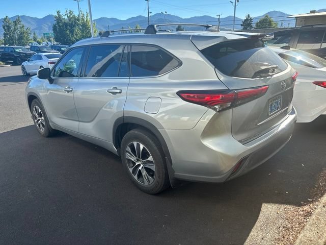 Certified 2020 Toyota Highlander XLE AWD/4WD image 3
