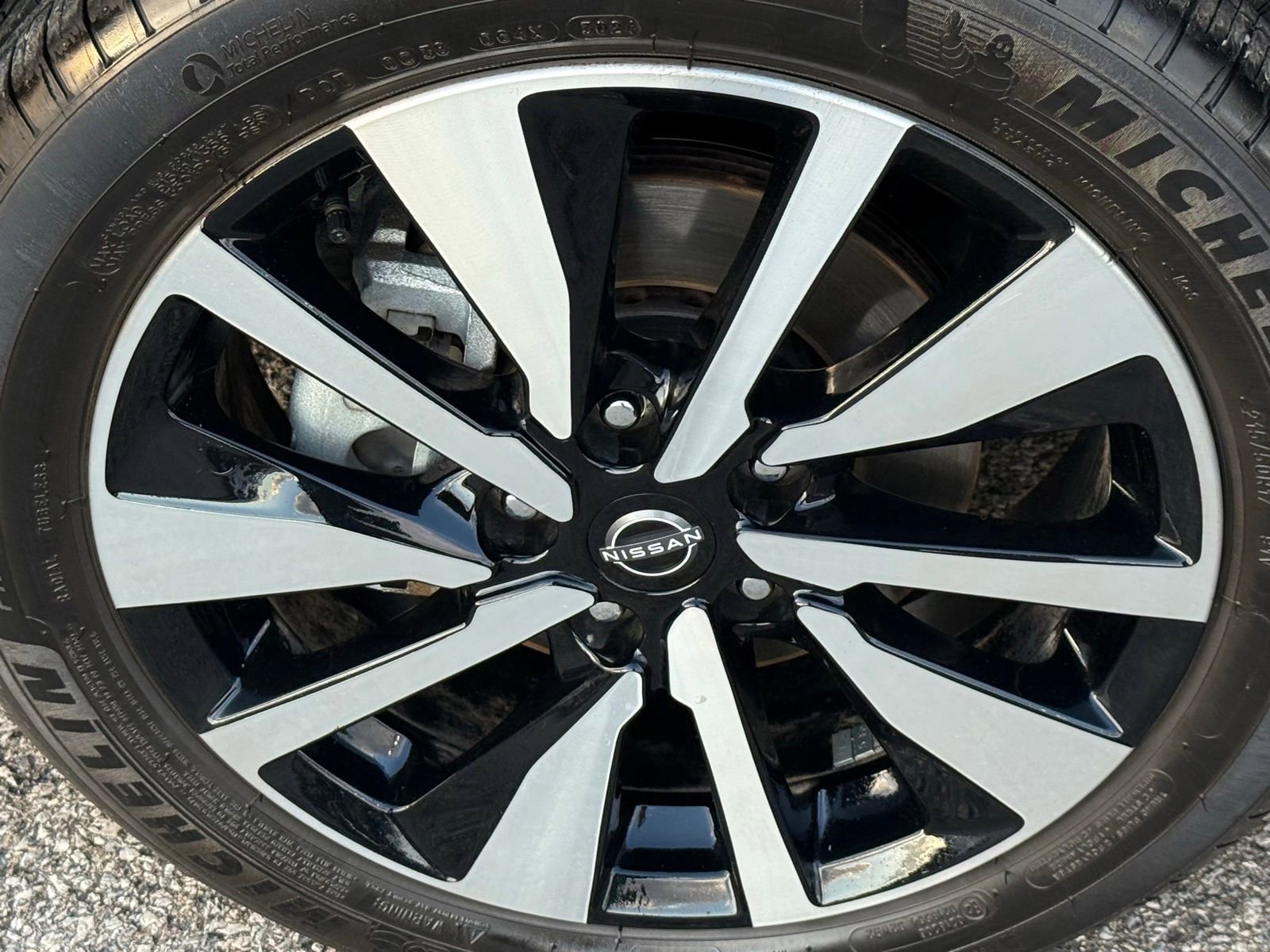 Used 2025 Nissan Sentra SV w/ SV Premium Package FWD image 44