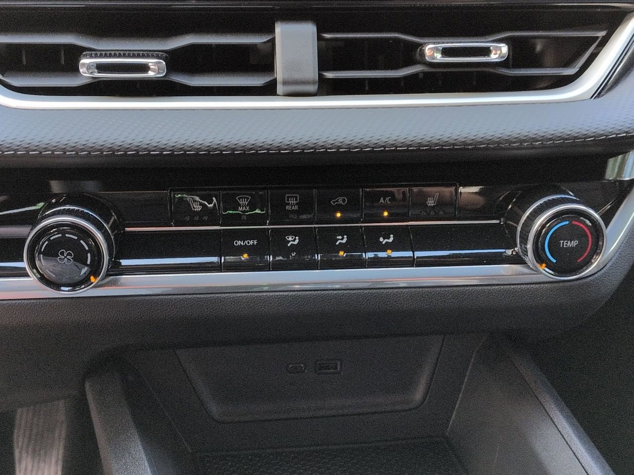 New 2026 Chevrolet Equinox LT w/ Safety and Technology Package FWD image 18