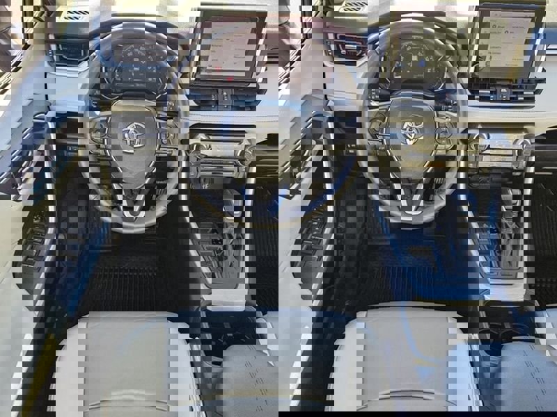 Used 2023 Toyota RAV4 XLE Premium image 9